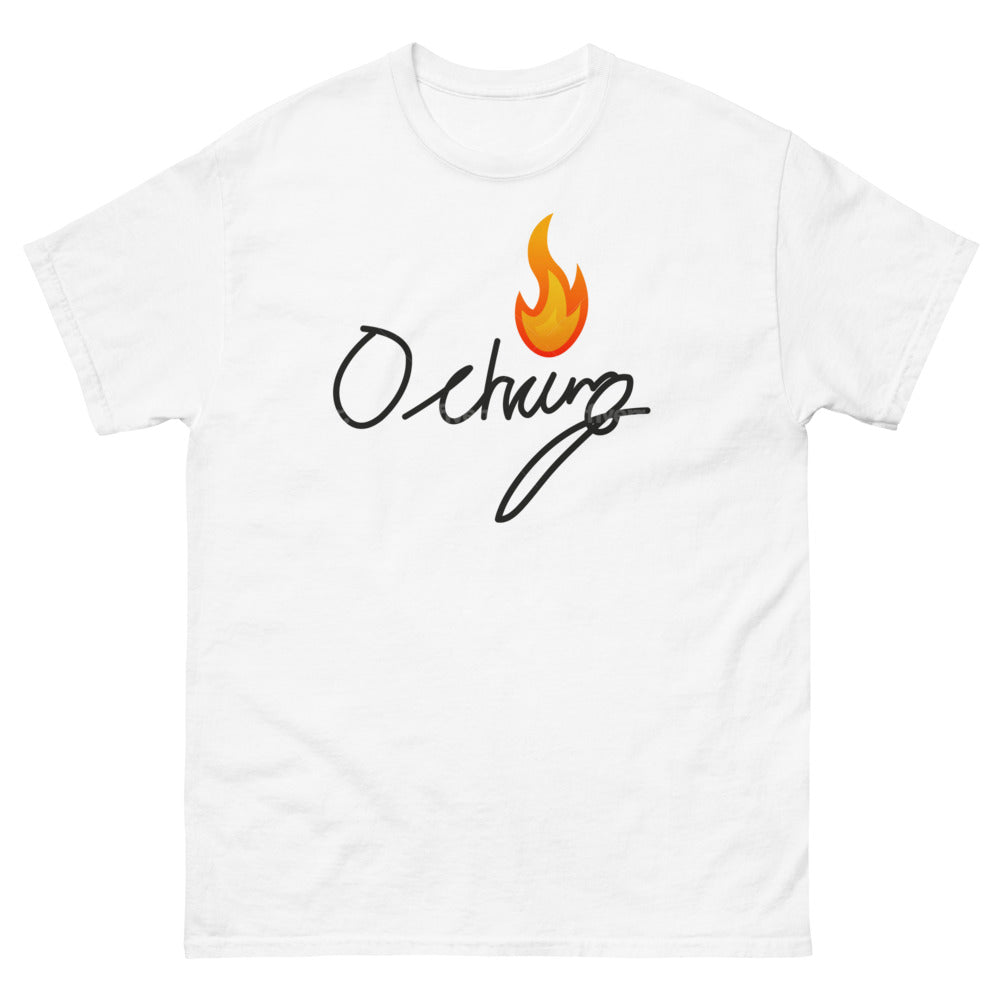 The 100% cotton men's heavyweight tee will help you land a more structured look. It sits nicely,